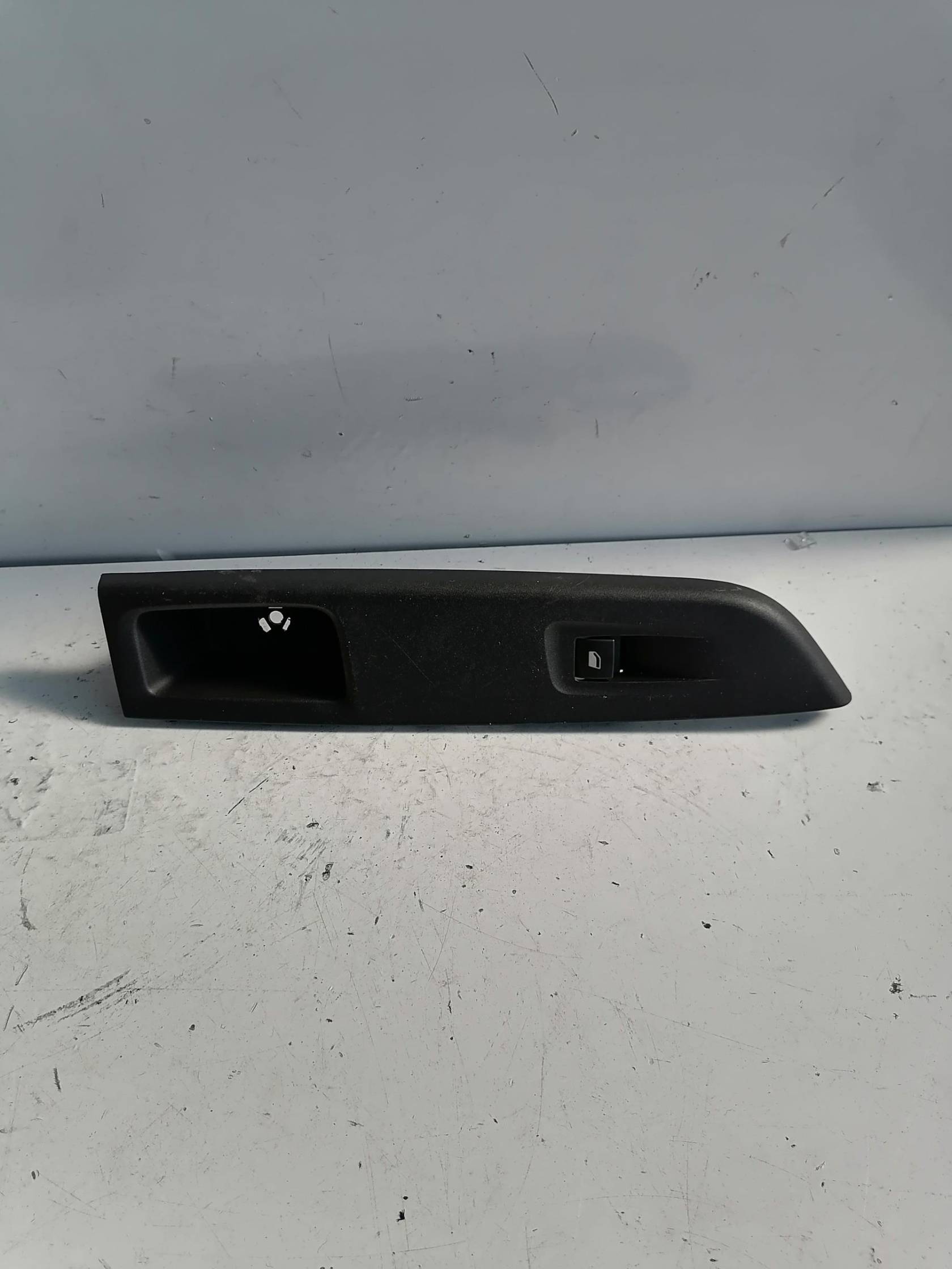 Interruttore alzacristalli porta ant.